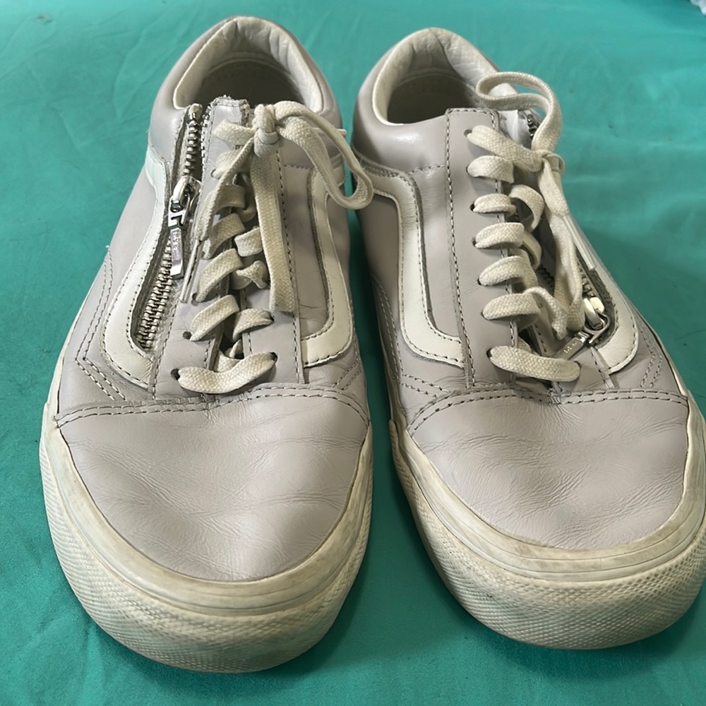 Vans side zip up. Women’s 7.5